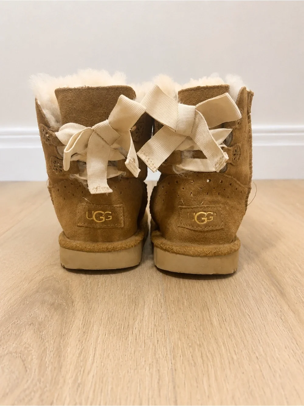 UGG Bailey Bow Eyelet Suede Boots Chestnut Girls Size 4